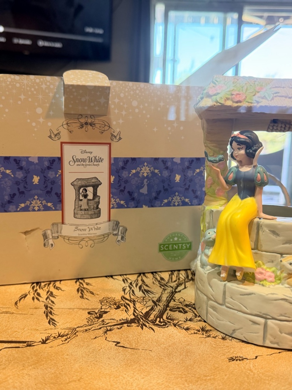 Scentsy Snow White Figurine Wax Warmer - Yellow, Blue, White